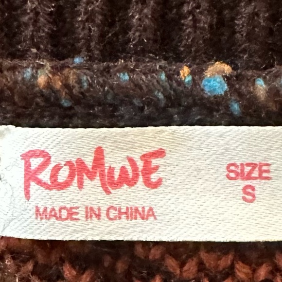 🎁 FREE GIFT: ROMWE Vintage Inspired Patterned Pullover Sweater - Picture 2 of 6